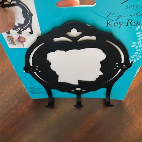 Vignette Metal Key Rack - Picture 3 of 12